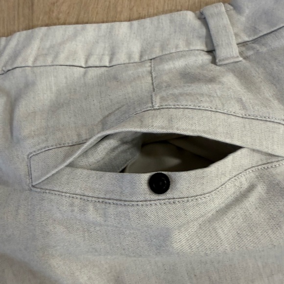 Men’s Lululemon Commission Classic Shorts, Light Gray, Size 33 - Picture 9 of 12